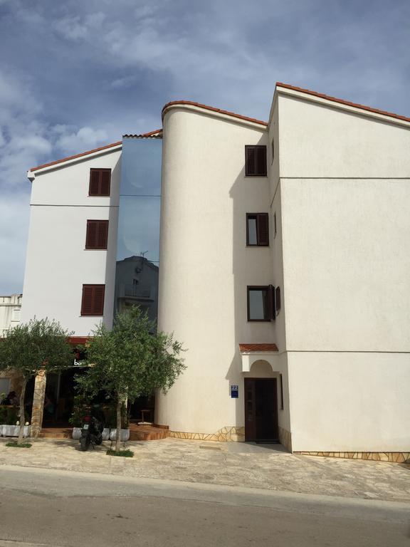 Apartments Villa Cherry Novalja Exterior photo